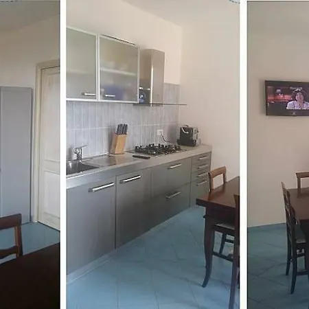 Villetta Con Portico E Giardino Privato, Affacciata Sulla Valle E Con Vista Mare Parziale