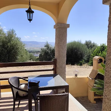 Villetta Con Portico E Giardino Privato, Affacciata Sulla Valle E Con Vista Mare Parziale Apartmán
