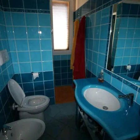Villetta Con Portico E Giardino Privato, Affacciata Sulla Valle E Con Vista Mare Parziale Apartmán *